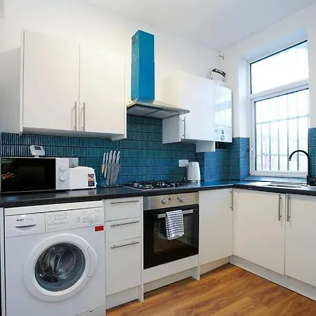 3 Bedroom Home With Free Parking Leeds  Buitenkant foto