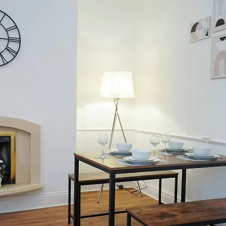 3 Bedroom Home With Free Parking Leeds  Buitenkant foto