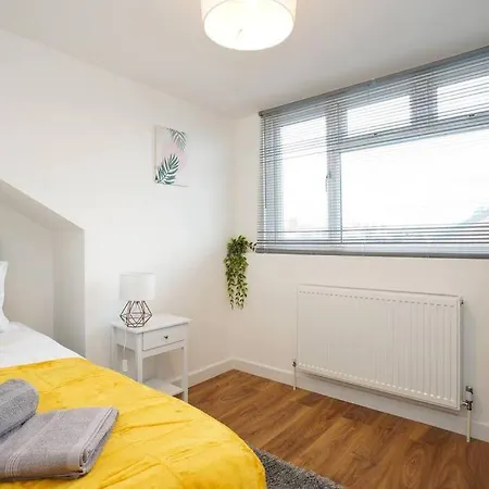 3 Bedroom Home With Free Parking Leeds  Buitenkant foto