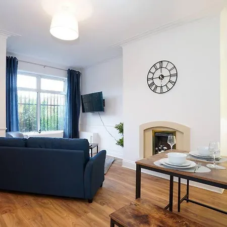 3 Bedroom Home With Free Parking Leeds  Buitenkant foto