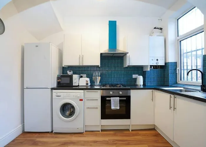 3 Bedroom Home With Free Parking