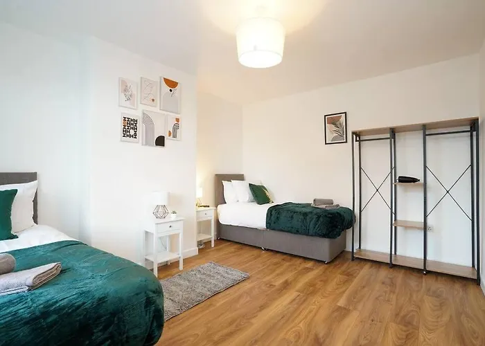 3 Bedroom Home With Free Parking