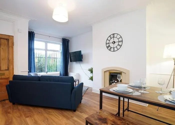 3 Bedroom Home With Free Parking