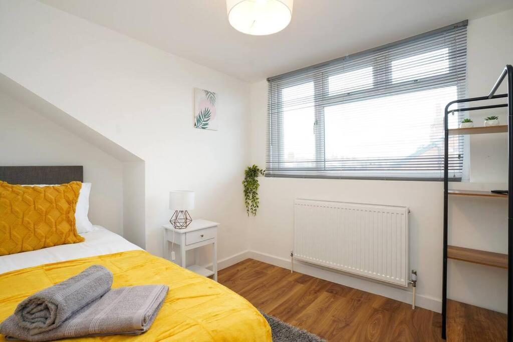 3 Bedroom With Free Parking Leeds (West Yorkshire)