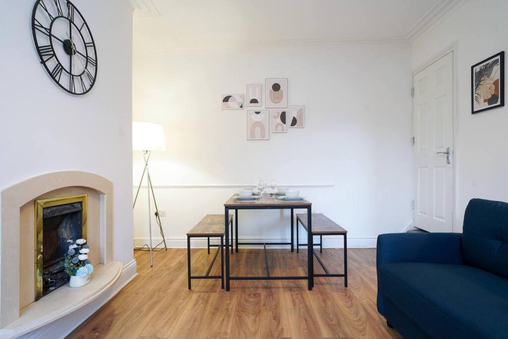 3 Bedroom With Free Parking Leeds (West Yorkshire)