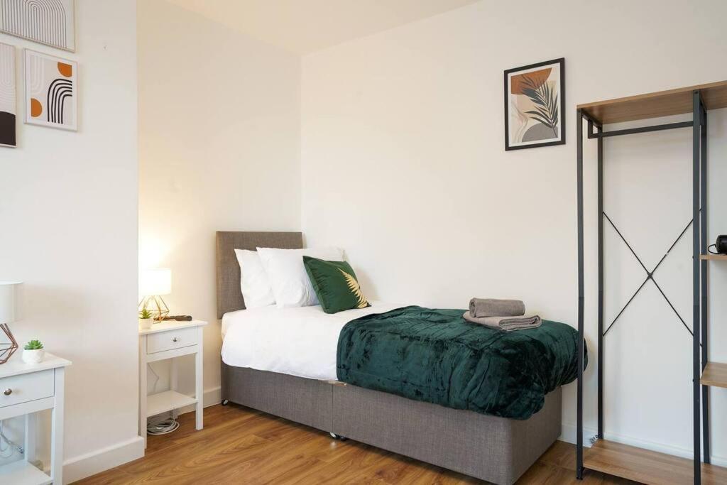 3 Bedroom With Free Parking
